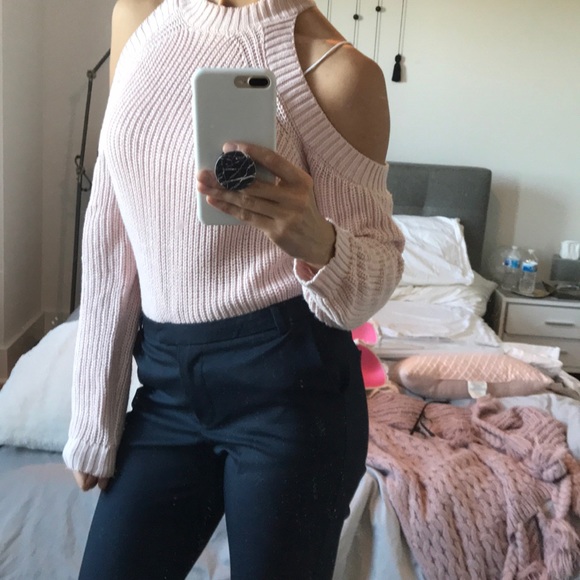 Forever 21 Sweaters - Forever 21 Brand Blush Pink Color Shoulder